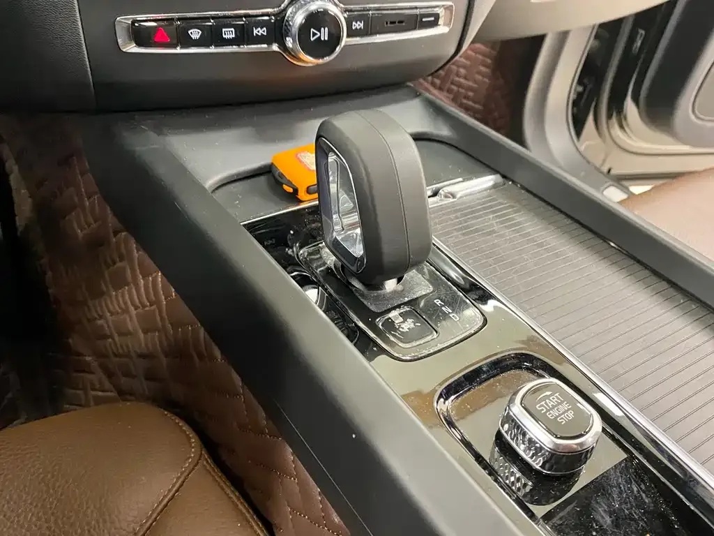 Volvo XC60 2024 из CN, фото 9