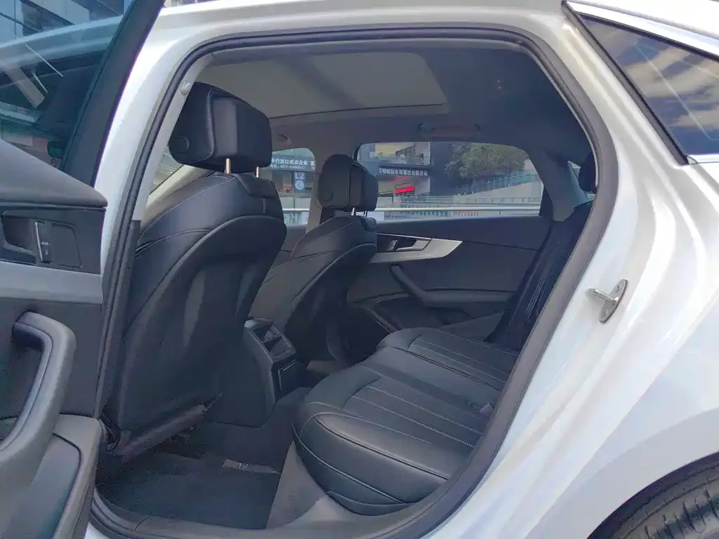 Audi A4L 2024 из CN, фото 2