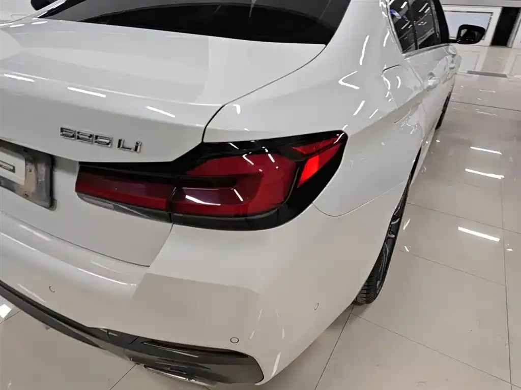 BMW 5 Series 2023 из CN, фото 2