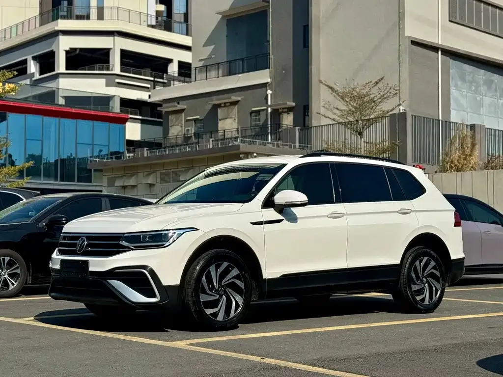 Volkswagen Tiguan L 2022 из CN, фото 1