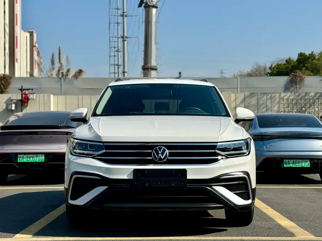 Volkswagen Tiguan L 2022 из CN, фото 4