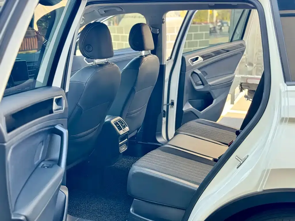 Volkswagen Tiguan L 2022 из CN, фото 3