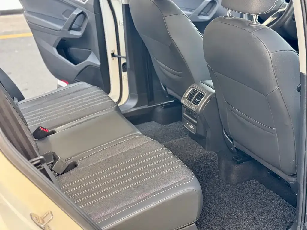 Volkswagen Tiguan L 2022 из CN, фото 7