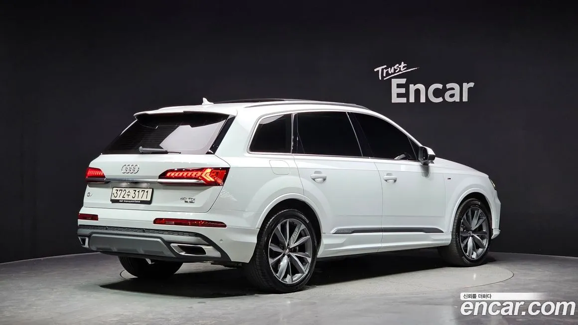 Audi Q7 2021 из KR, фото 2