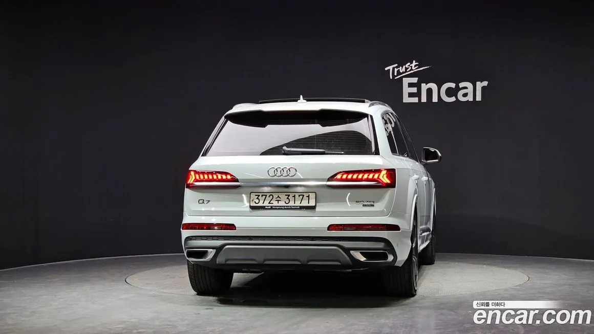 Audi Q7 2021 из KR, фото 3