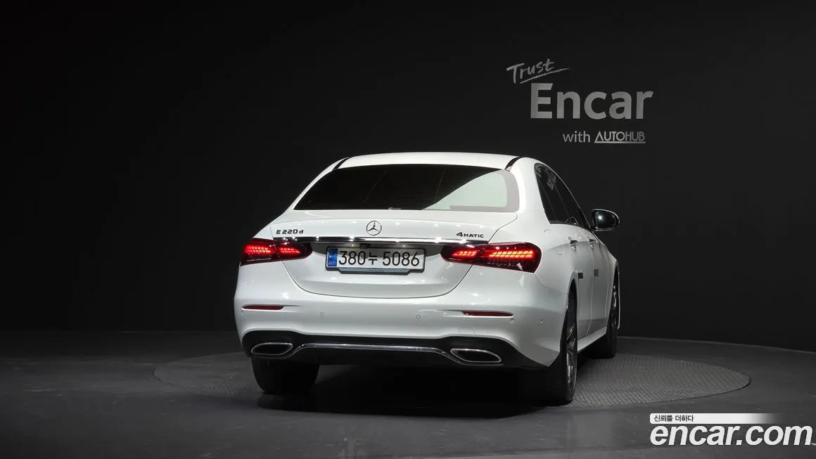 Mercedes-Benz E-Class — фото 2