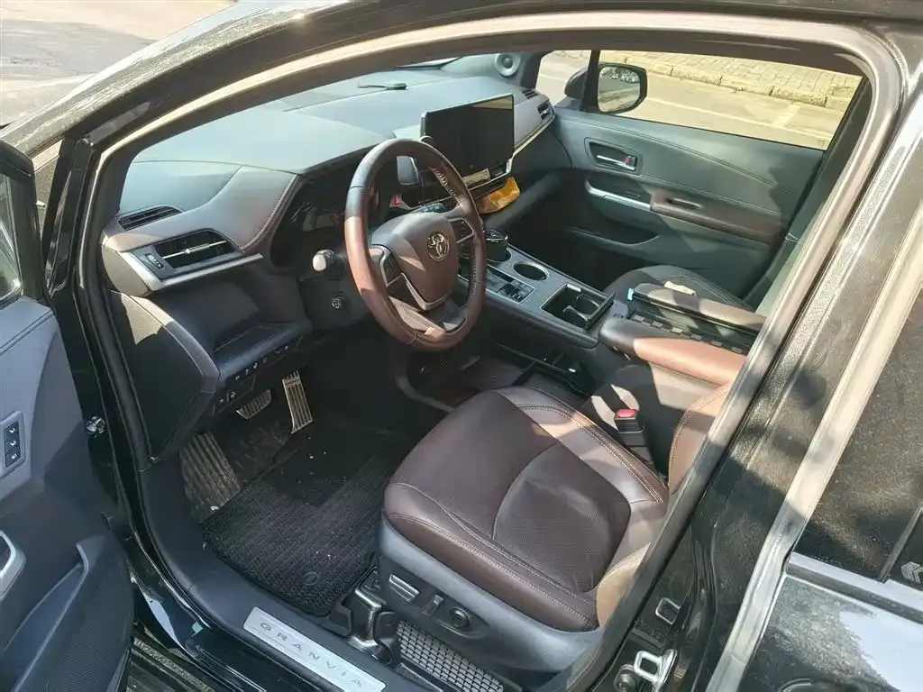 Toyota Granvia 2025 из CN, фото 9