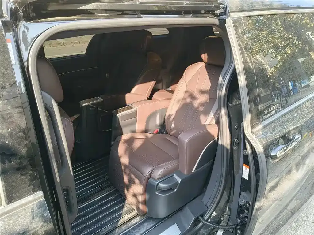 Toyota Granvia 2025 из CN, фото 3