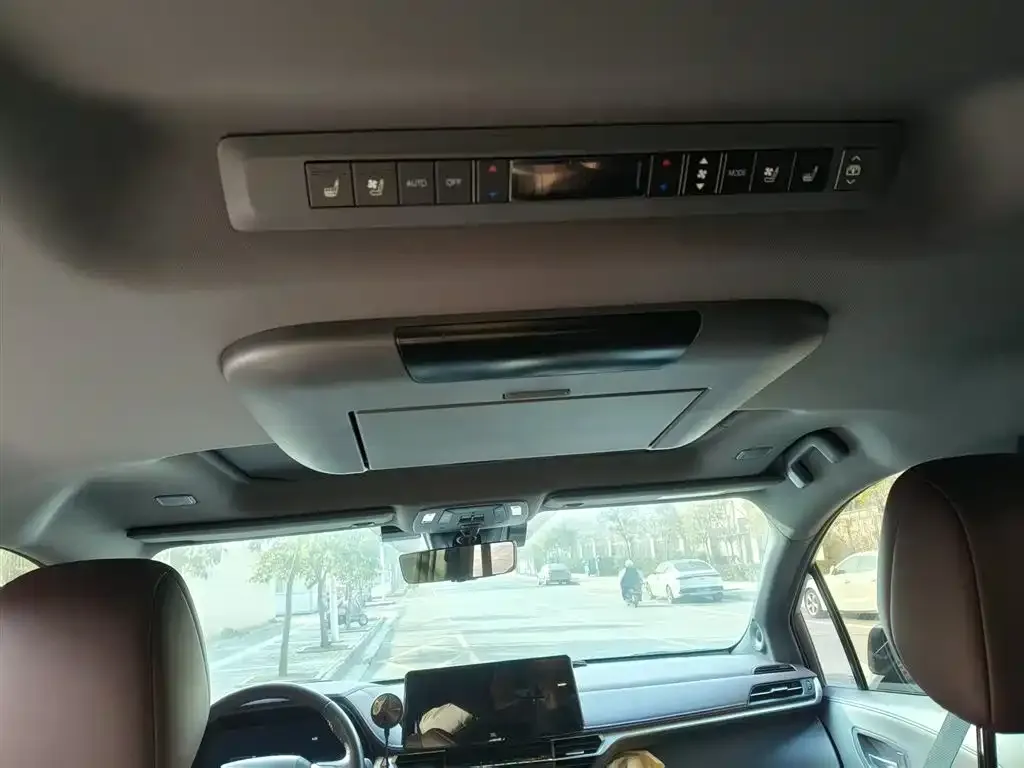 Toyota Granvia 2025 из CN, фото 2
