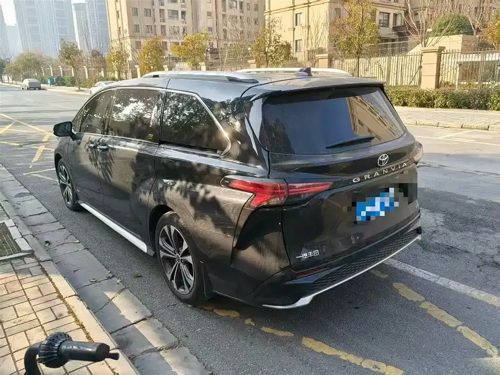 Toyota Granvia 2025 из CN, фото 6