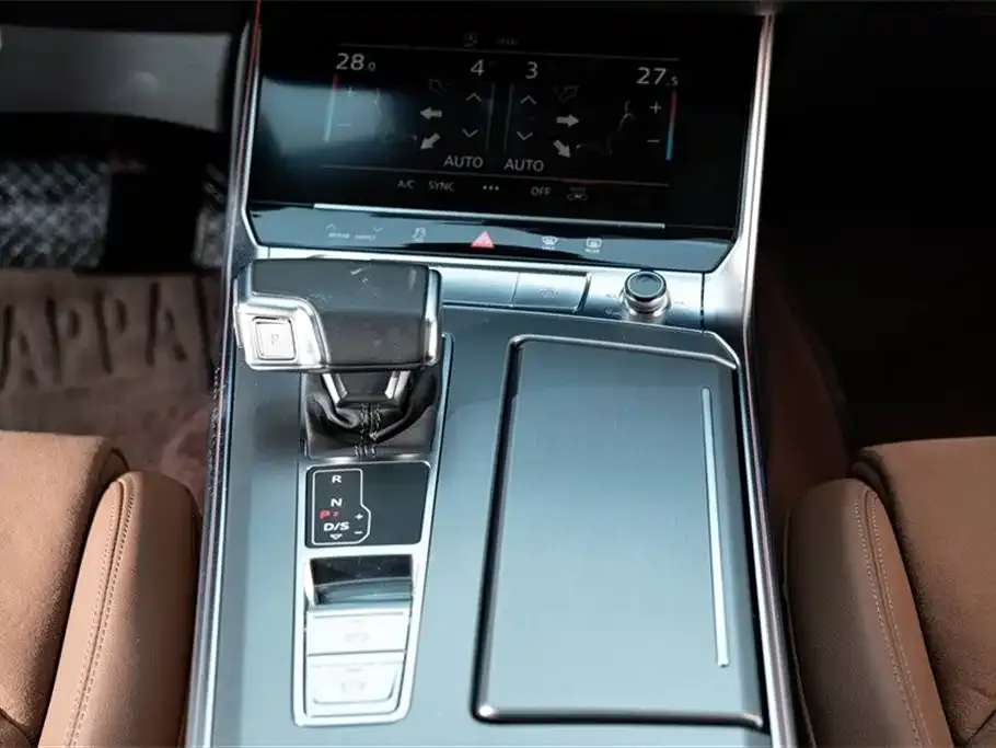 Audi A7L 2024 из CN, фото 8