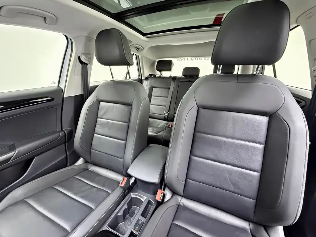 Volkswagen T-Roc 2023 из CN, фото 8