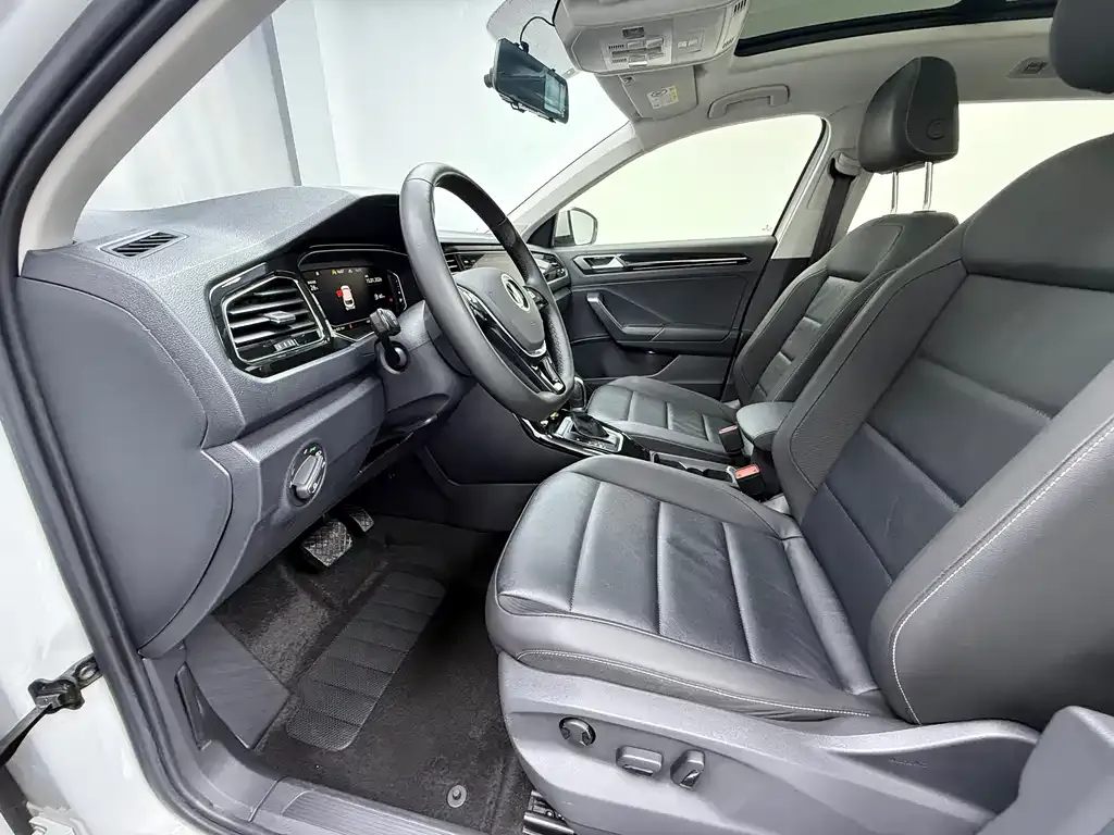 Volkswagen T-Roc 2023 из CN, фото 2