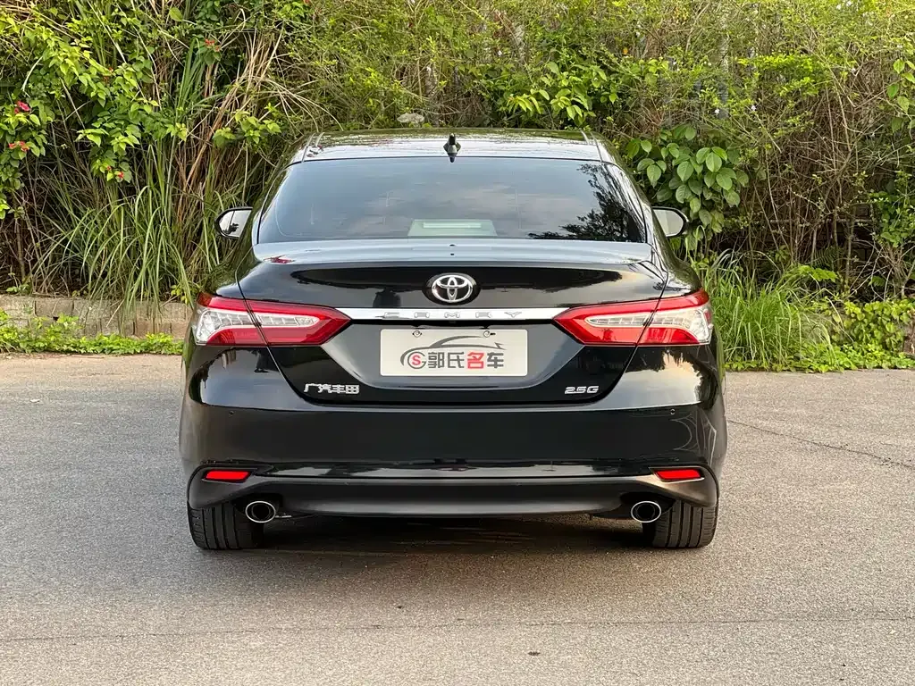 Toyota Camry — фото 10