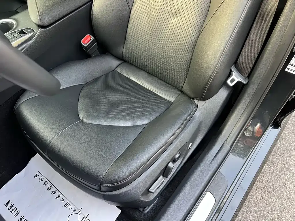 Toyota Camry — фото 5