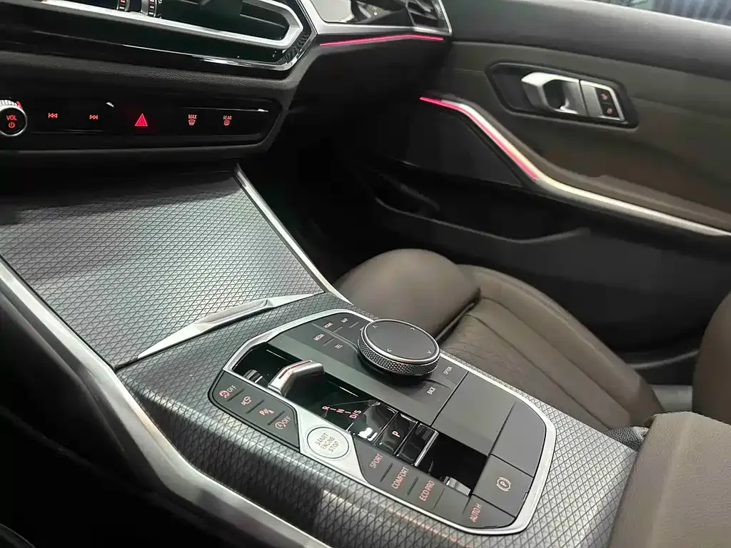 BMW 3 Series 2024 из CN, фото 7