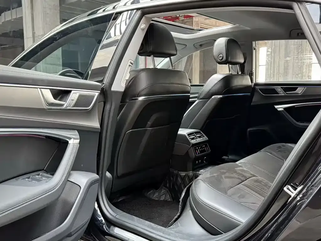 Audi A7L 2024 из CN, фото 6