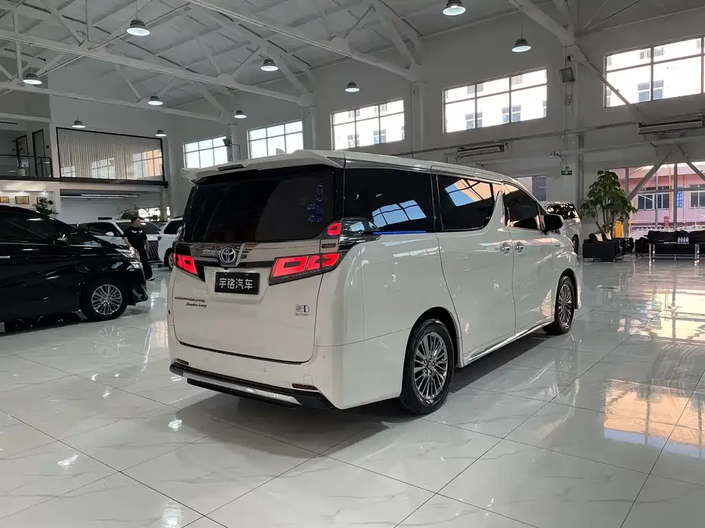 Toyota Vellfire 2021 из CN, фото 3