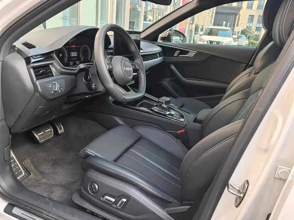 Audi A4L 2025 из CN, фото 7