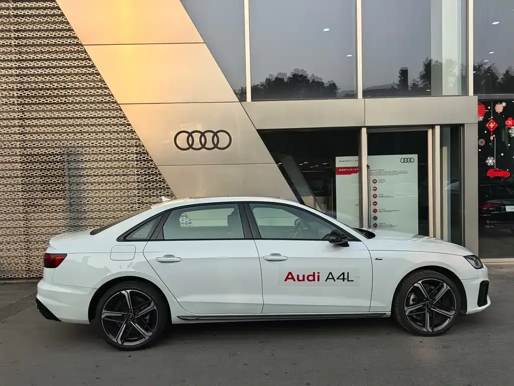 Audi A4L 2025 из CN, фото 2