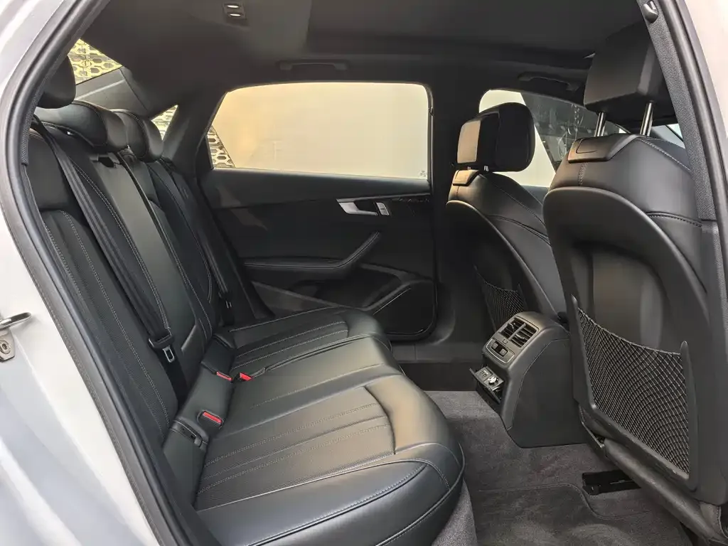 Audi A4L 2025 из CN, фото 3