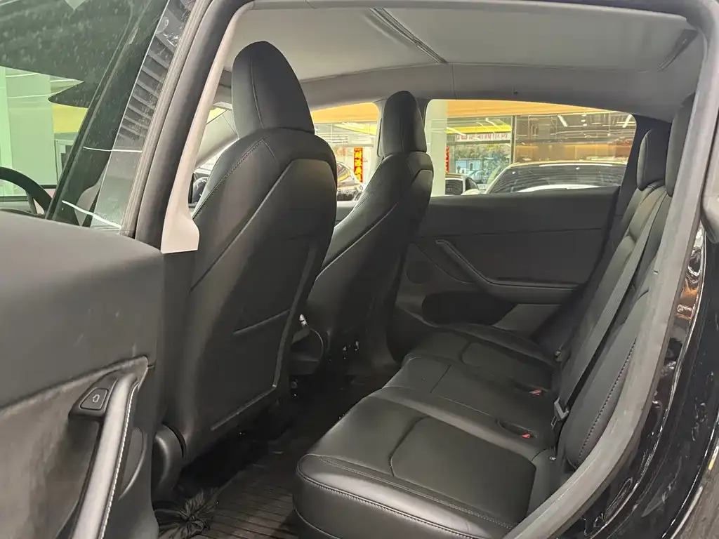 Tesla Model Y 2023 из CN, фото 2