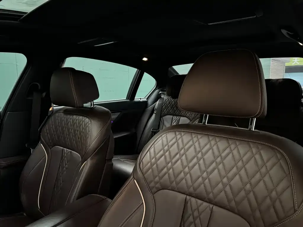 BMW 7 Series 2022 из CN, фото 8