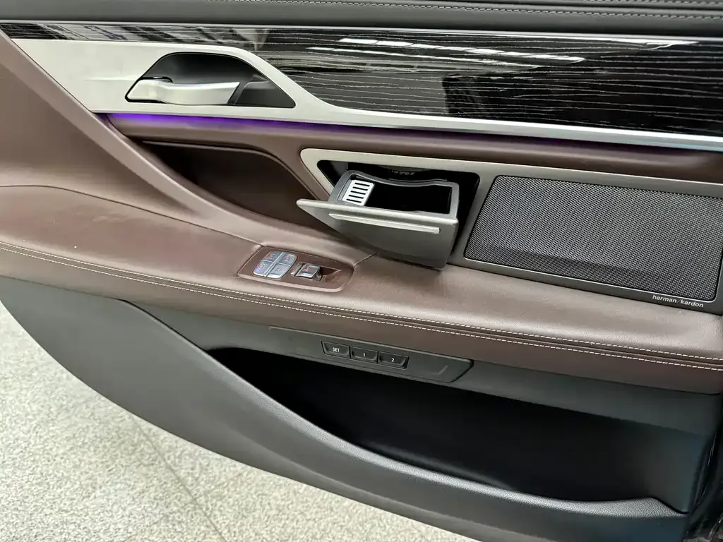 BMW 7 Series 2022 из CN, фото 3
