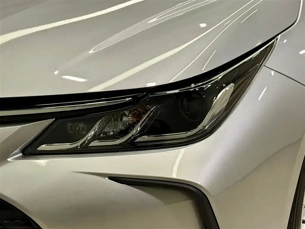 Toyota Corolla — фото 4
