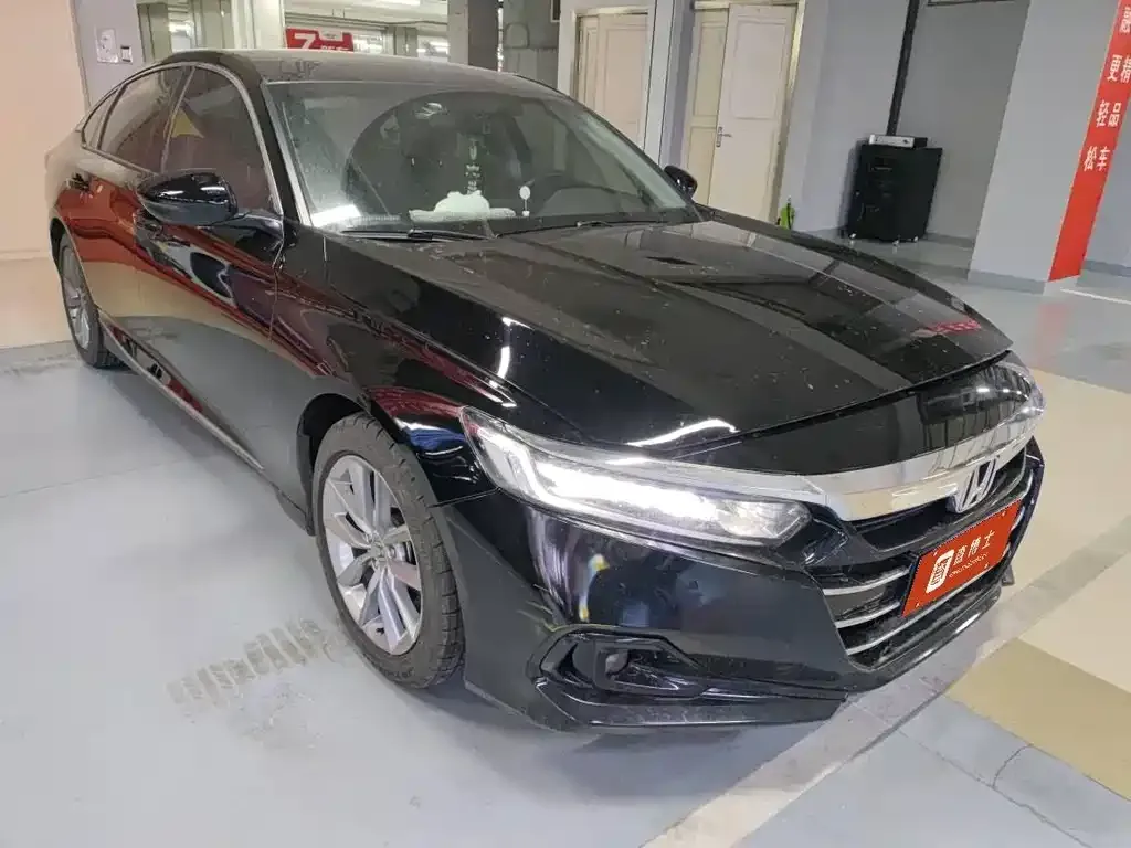 Honda Accord — фото 1