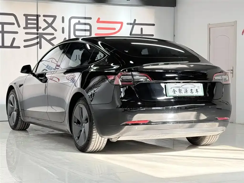 Tesla Model 3 — фото 4
