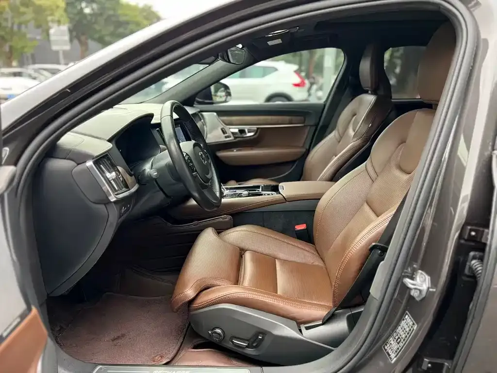 Volvo S90 PHEV 2022 из CN, фото 4