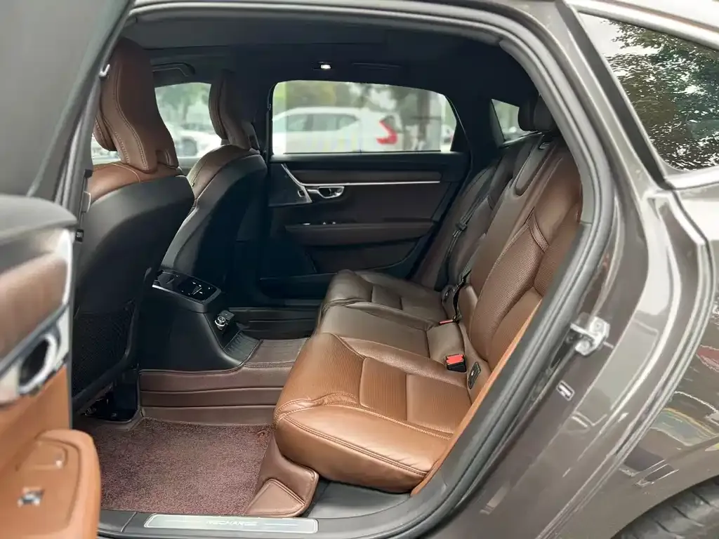Volvo S90 PHEV 2022 из CN, фото 2