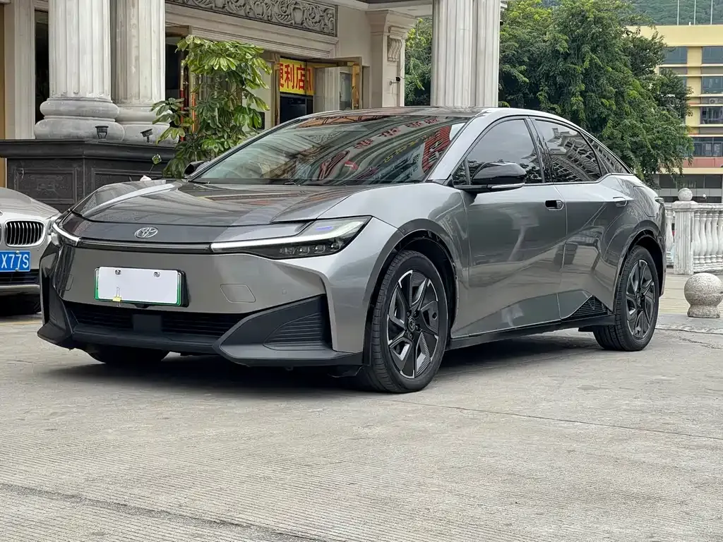 Toyota bZ3 2023 из CN, фото 1