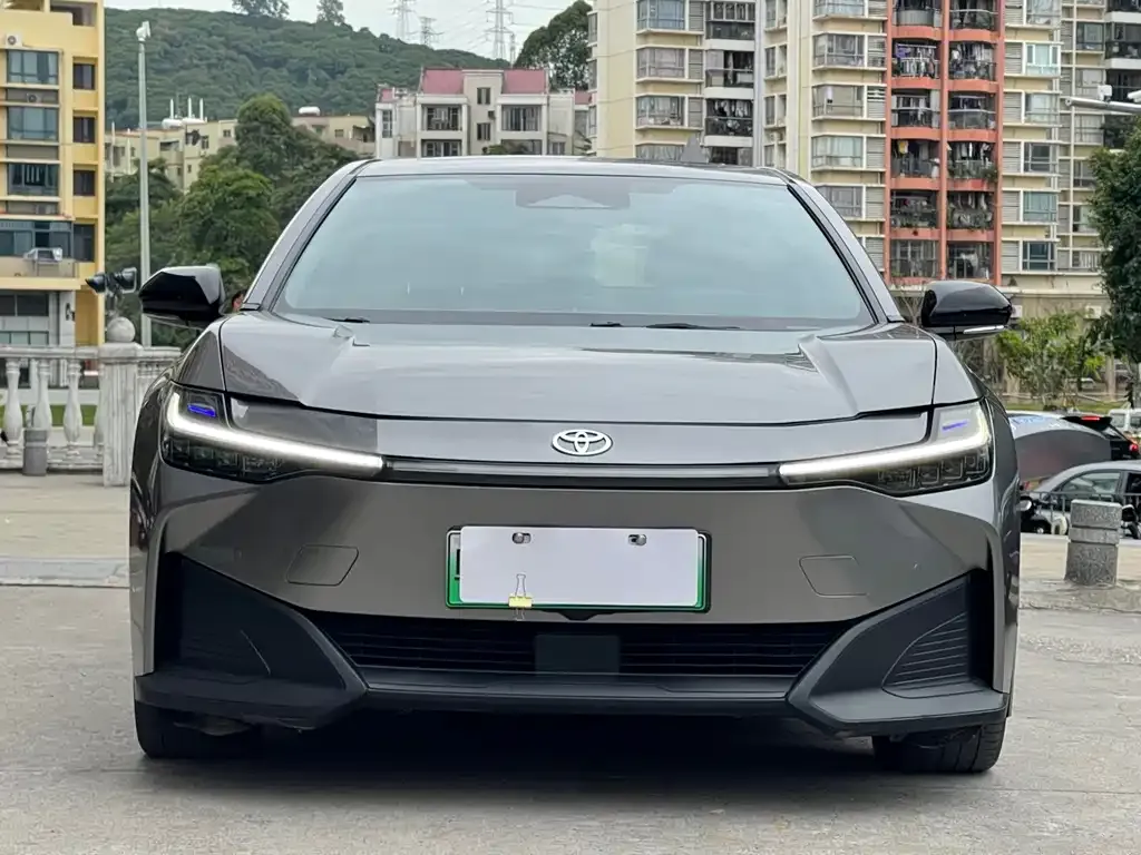 Toyota bZ3 2023 из CN, фото 2
