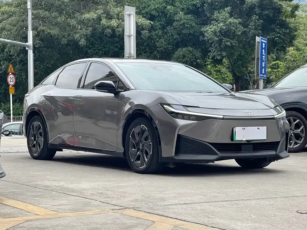 Toyota bZ3 2023 из CN, фото 7