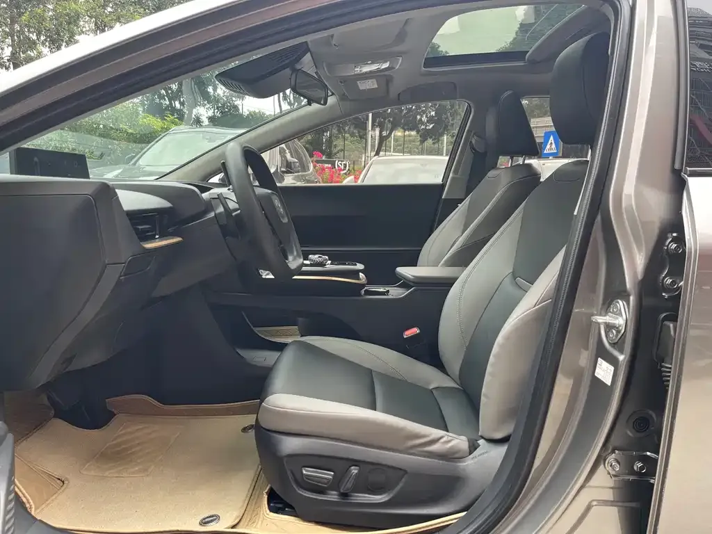 Toyota bZ3 2023 из CN, фото 3