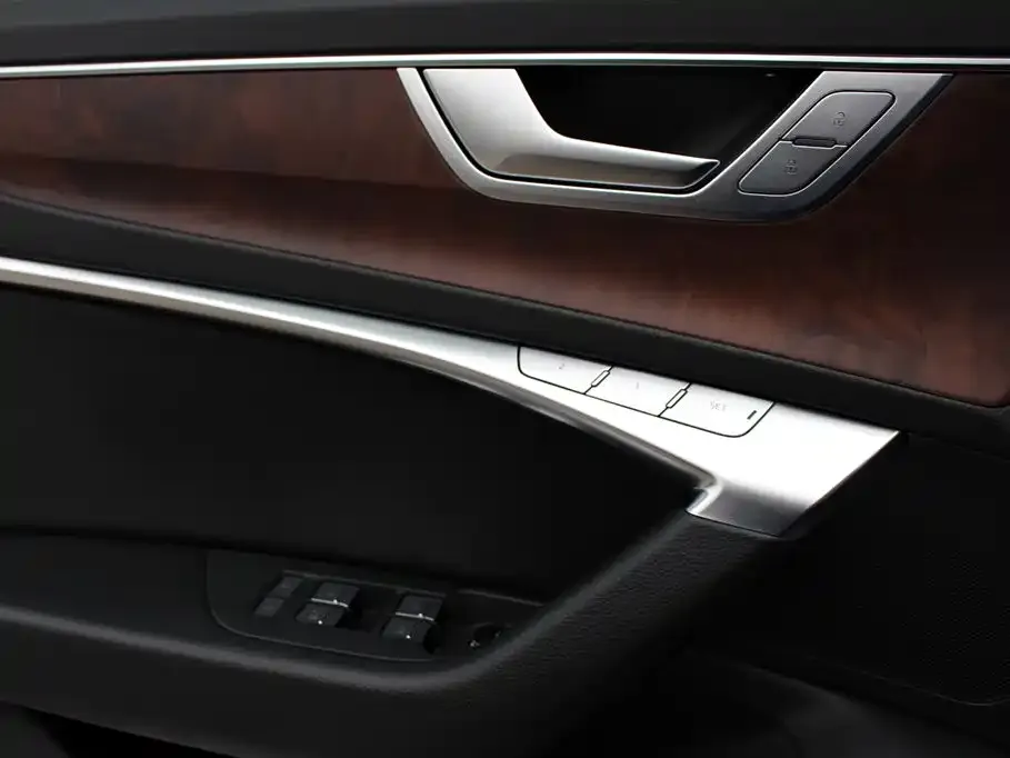 Audi A6L — фото 6