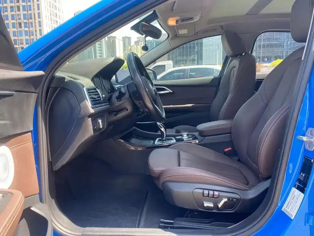 BMW 1 Series 2021 из CN, фото 2