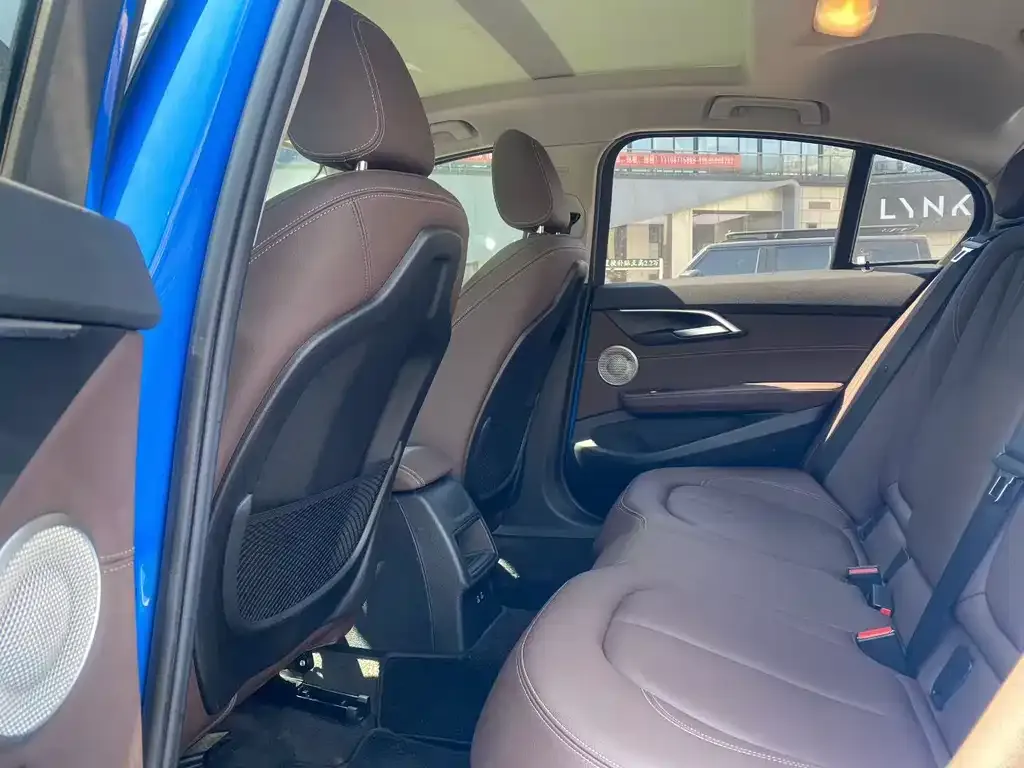 BMW 1 Series 2021 из CN, фото 5