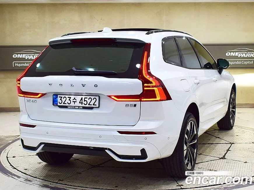 Volvo XC60 — фото 4