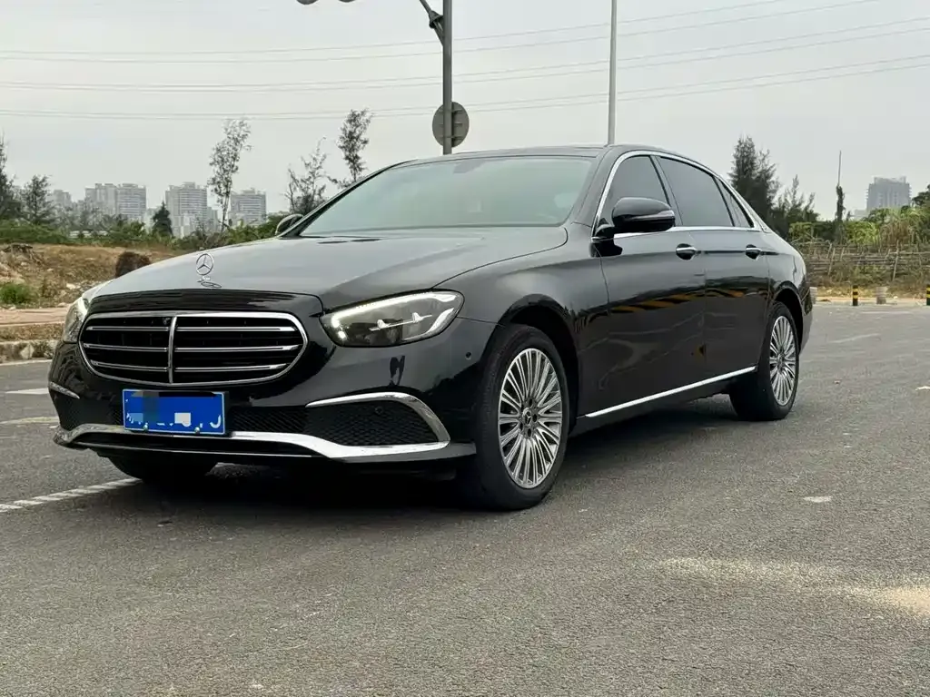 Mercedes-Benz E-Class — фото 1