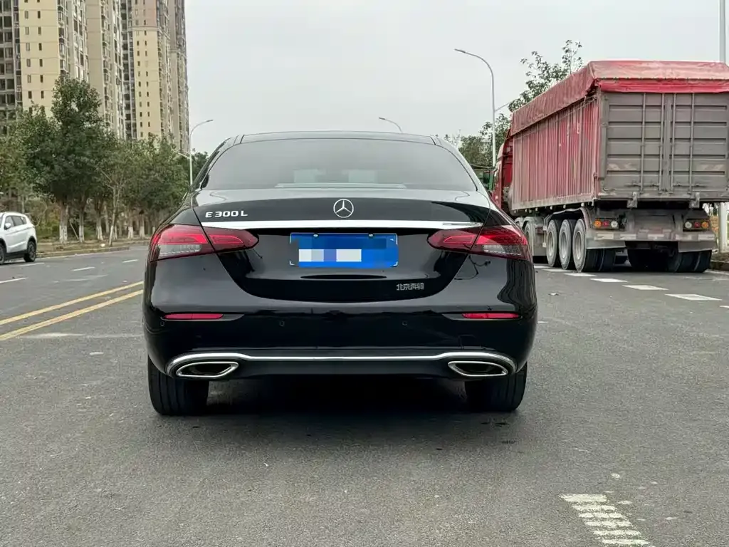 Mercedes-Benz E-Class — фото 8