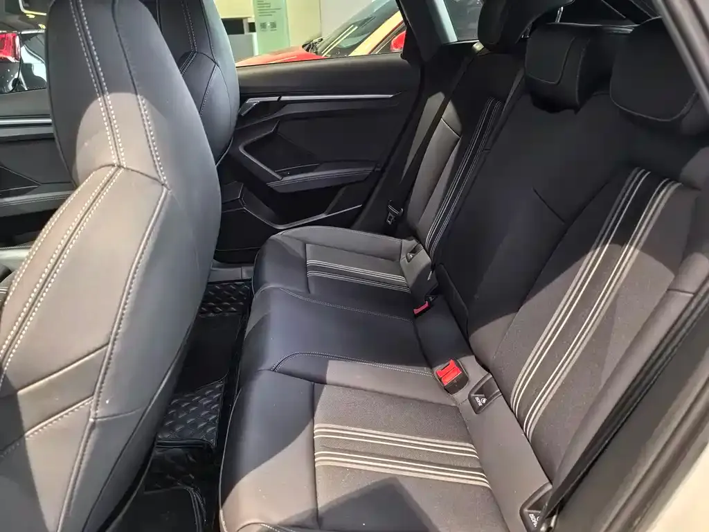 Audi A3 2023 из CN, фото 4