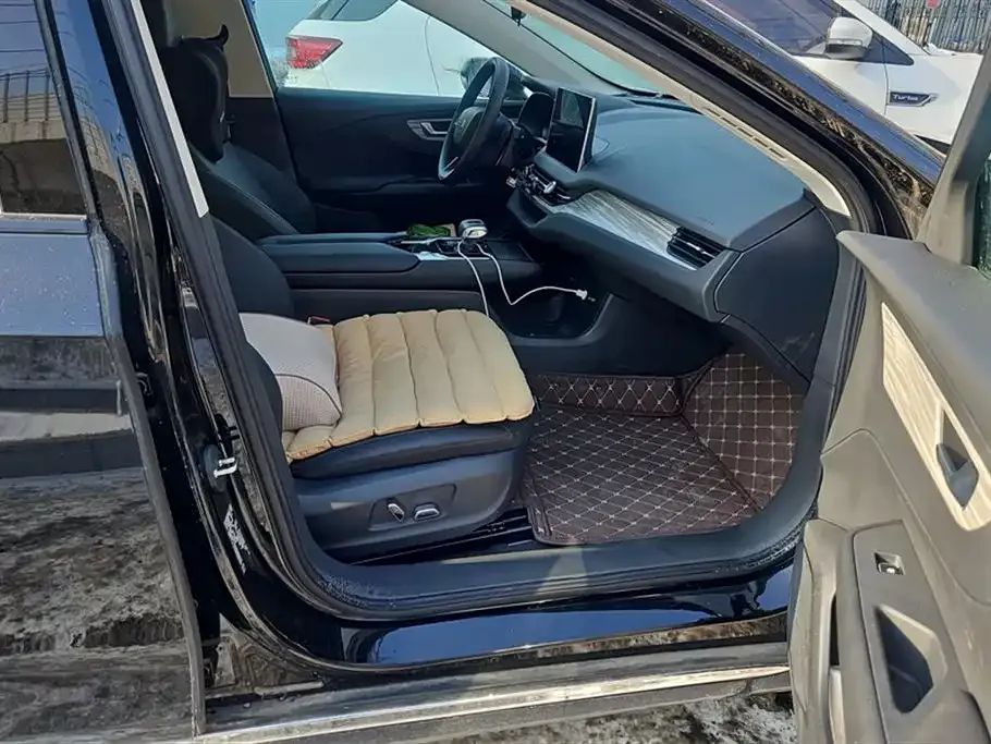 Hongqi E-QM5 2024 из CN, фото 7