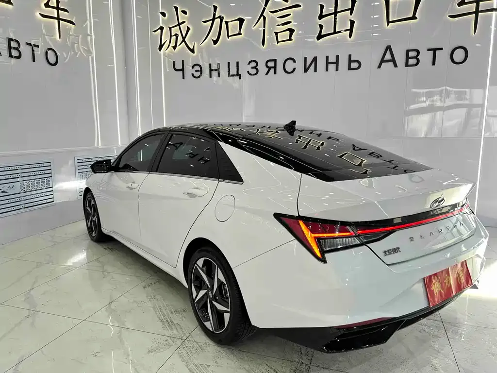 Hyundai Elantra — фото 3