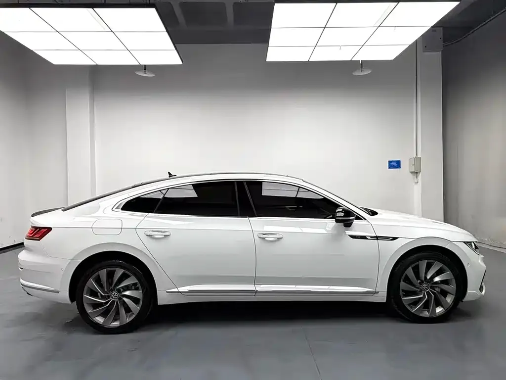 Volkswagen CC 2024 из CN, фото 5