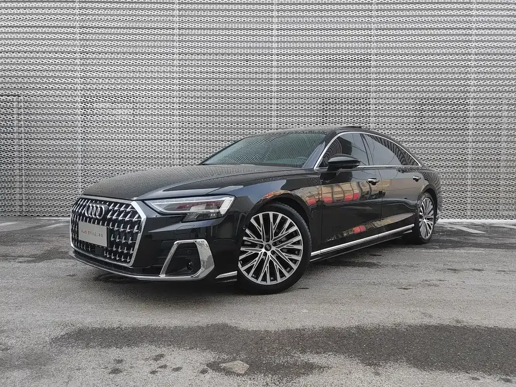 Audi A8 — фото 1