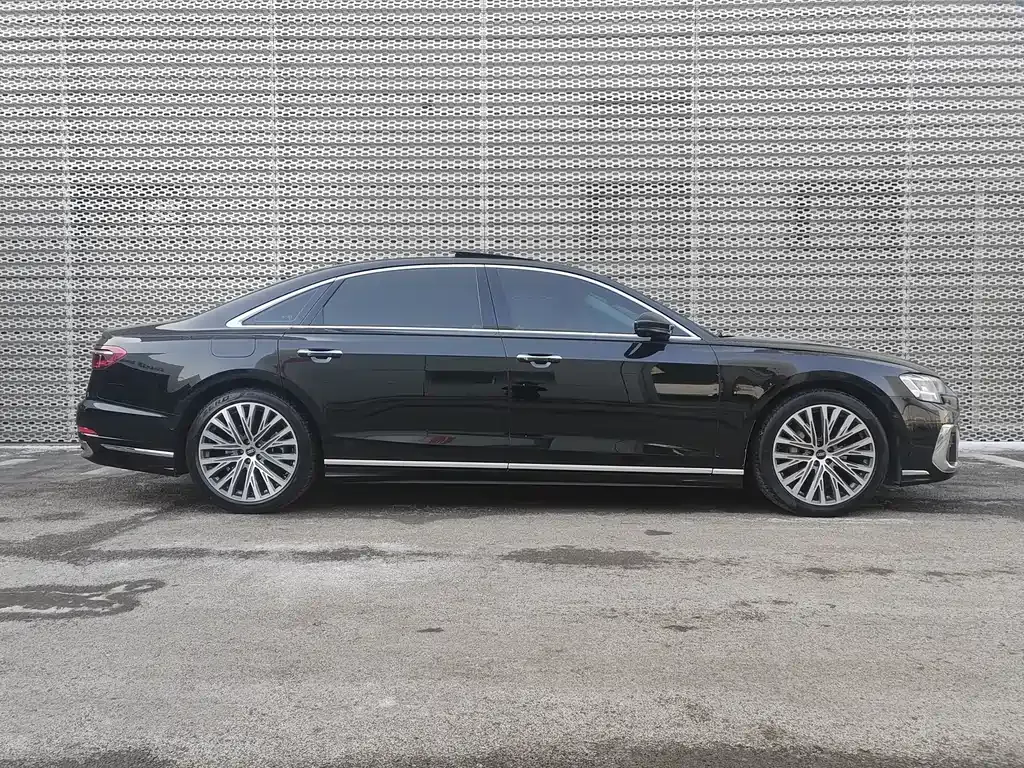 Audi A8 — фото 6