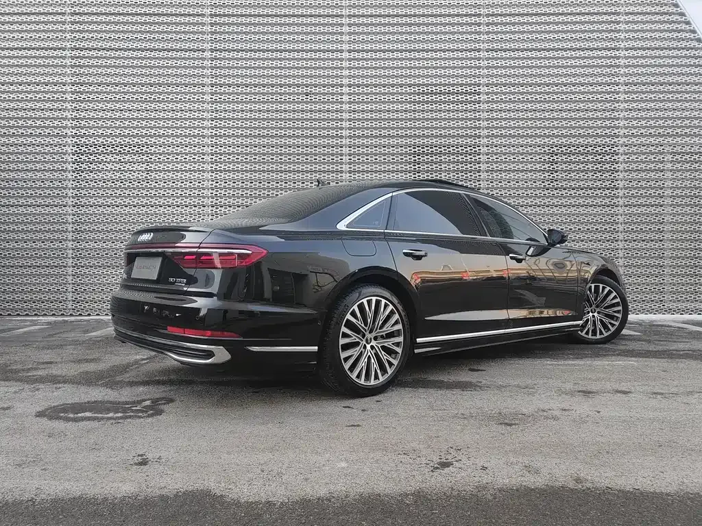 Audi A8 — фото 9